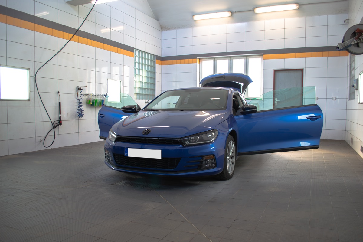 Před mytím - otevřené dveře