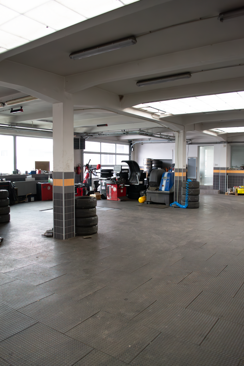 Vnitřek servisu - pohled 2