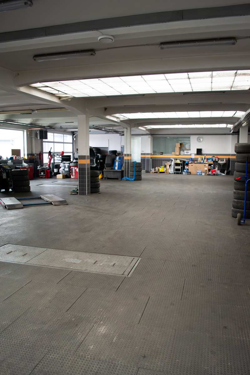 Vnitřek servisu - pohled 3